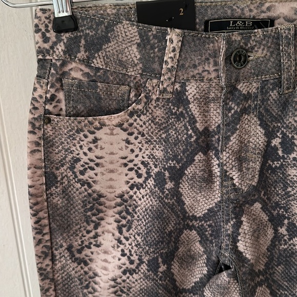 New! L&B Lucky & Blessed Snakeskin Distressed Straight Leg Jeans sz 2 - Picture 6 of 16